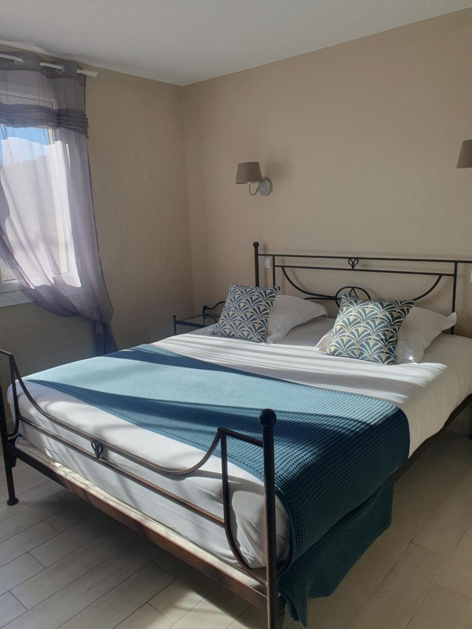 Le Mas Des Quintrands Manosque - Motel De Charme