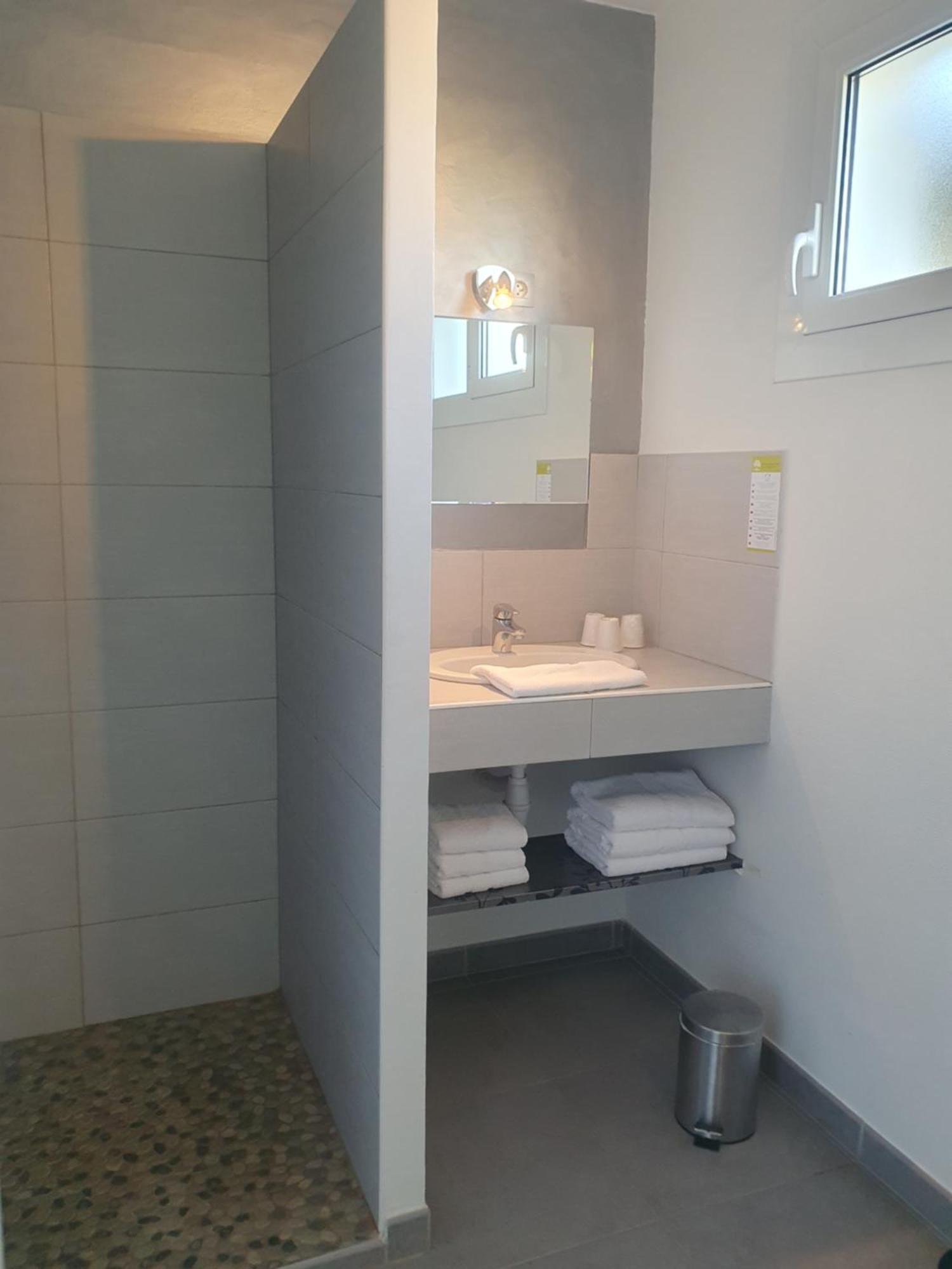 Le Mas Des Quintrands Manosque - Motel De Charme 2*