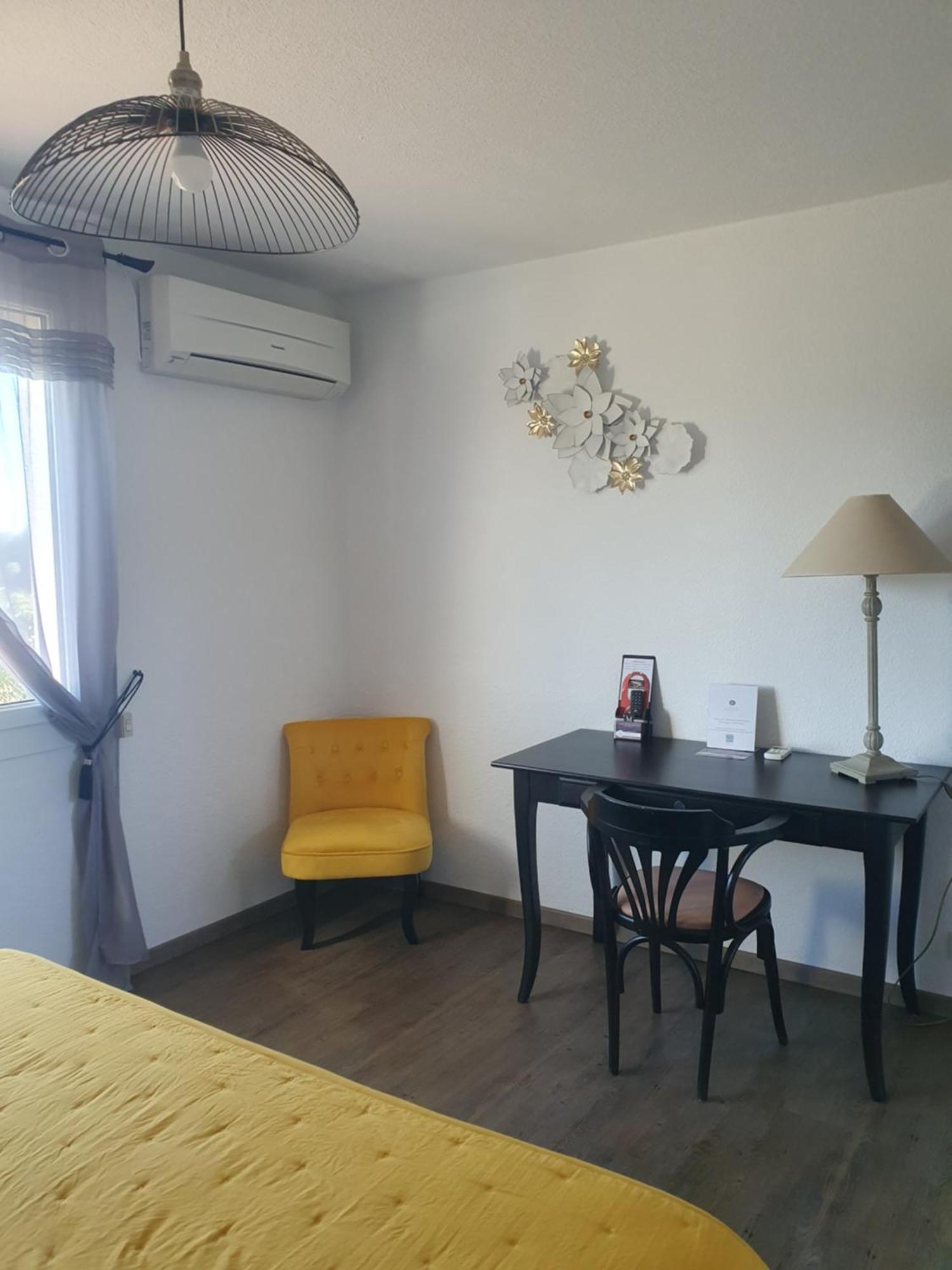 Le Mas Des Quintrands Manosque - Motel De Charme