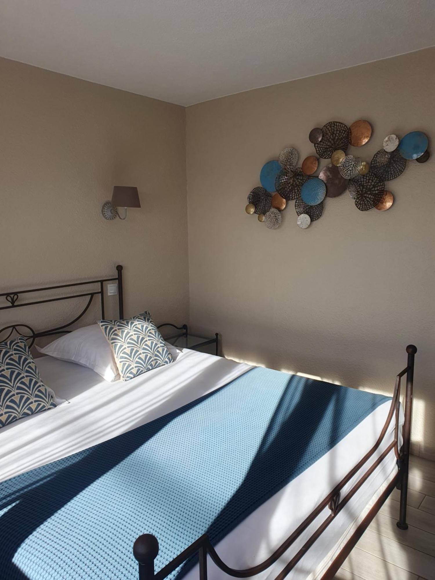 Hotel Le Mas Des Quintrands Manosque - Motel De Charme 2*
