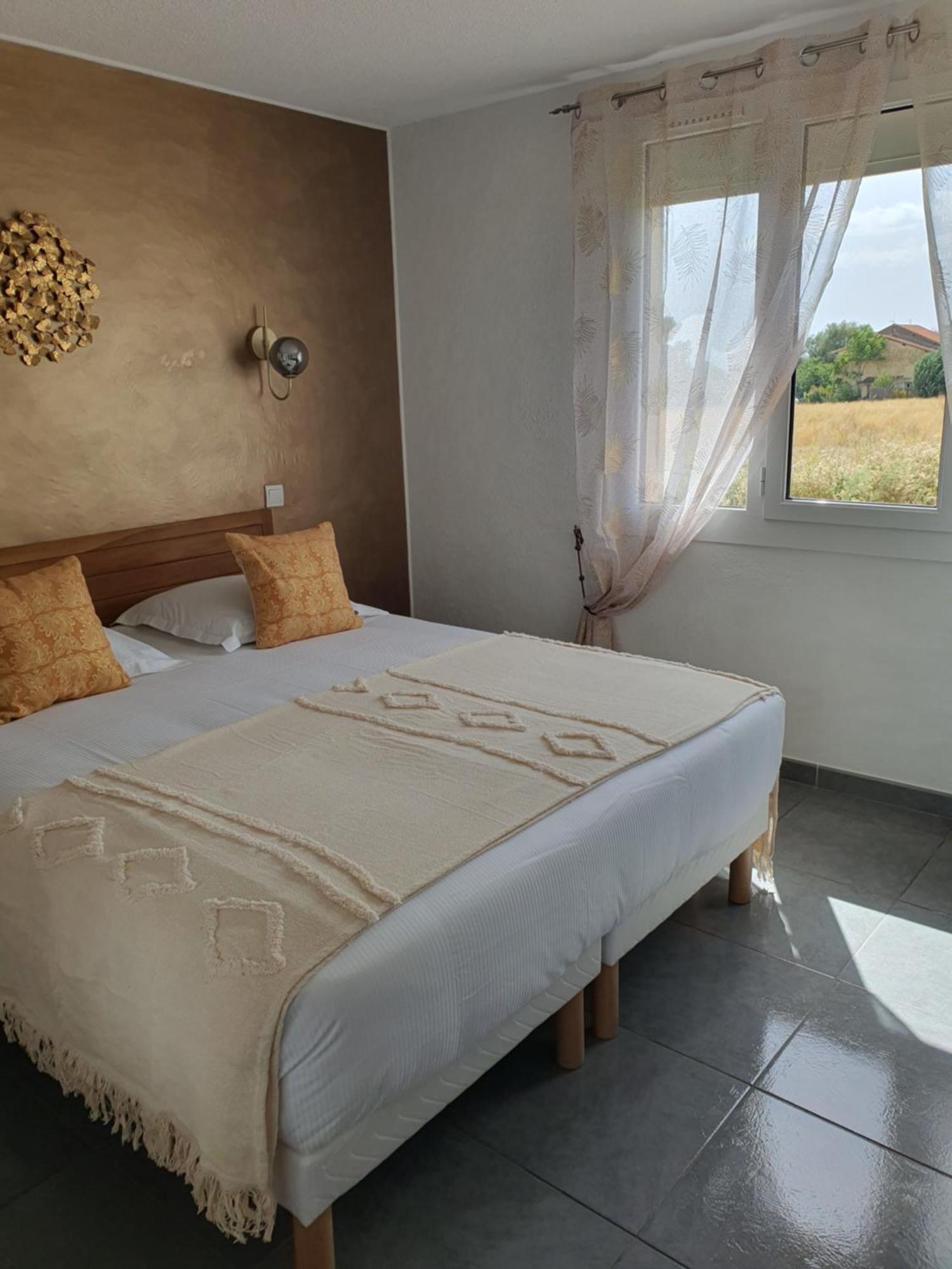 Le Mas Des Quintrands Manosque - Motel De Charme Hotel 2*