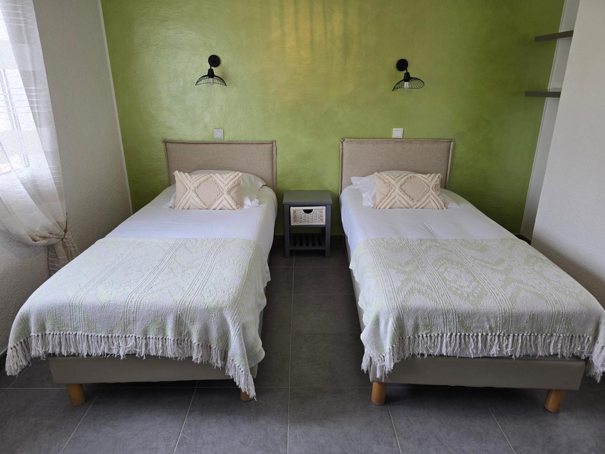 Hotel Le Mas Des Quintrands Manosque - Motel De Charme